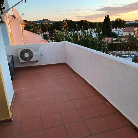 3 Bedroom, 2 Bathroom With 2 Pools And A Shared Paddling Pool Ferienhaus Calp