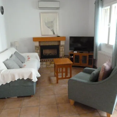 3 Bedroom, 2 Bathroom With 2 Pools And A Shared Paddling Pool * Calp